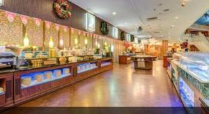 a fast food restaurant with a food counter in a store at Zhuhai Dehan Hotel in Zhuhai