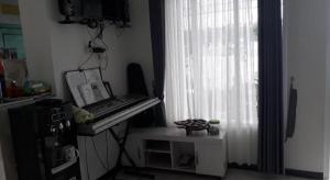 Η κουζίνα ή μικρή κουζίνα στο OYO Life 91323 Omah Victoria Homestay & Culinary