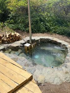 un bain à remous dans l'établissement Domos munaQ, à San Javier