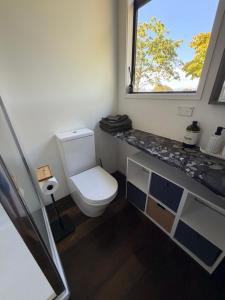 Un baño de Paradise Found at Studio 65 19 fotos más