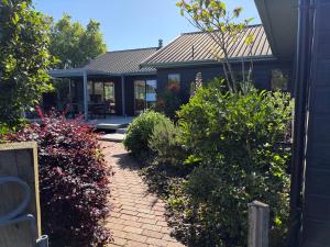 Φωτογραφία από το άλμπουμ του Paradise Found at Studio 65 σε Hamurana