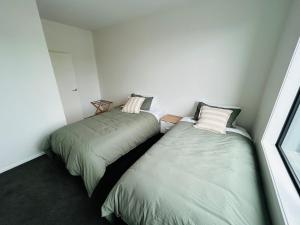 Postel nebo postele na pokoji v ubytování Lakewood Apartment