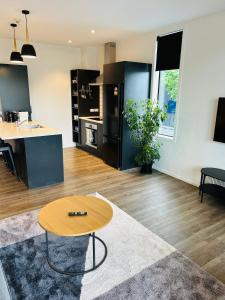 Kuchyň nebo kuchyňský kout v ubytování Lakewood Apartment