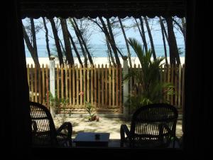 Alleppey Beach Garden的阳台或露台