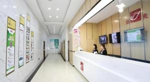 Μια τηλεόραση ή/και κέντρο ψυχαγωγίας στο Shell Taiyuan South Station Shanxi University Hotel +26 φωτογραφίες