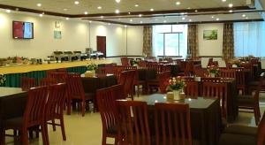 a dining room with tables and chairs in a restaurant at GreenTree Inn Lanzhou Yantan Road Express Hotel in Lanzhou