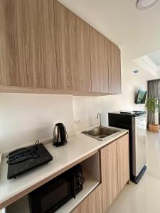 Køkken eller tekøkken på Hillside-Seashore Space Mai Khao Beach