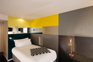 Postel nebo postele na pokoji v ubytování Hotel Duette Paris