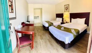 Ένα ή περισσότερα κρεβάτια σε δωμάτιο στο Niagara Best Inn