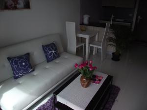 Χώρος καθιστικού στο Club Royal Wongamat Unit 1401