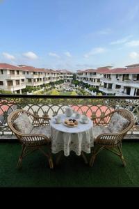 Balkón nebo terasa v ubytování Luxury 4BHK - Villa 360 - Pvt Pool & Scenic Stay