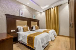two beds in a hotel room with at Grand Residence in Riyadh