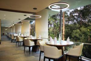 Restoran või mõni muu söögikoht majutusasutuses The IBNII - Eco Luxury Resort
