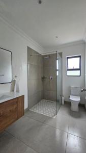 Ένα μπάνιο στο Modern Farmhouse, Pool, WiFi in Estate +12 φωτογραφίες