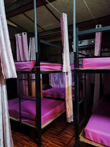 Un pat sau paturi într-o cameră la Hug Pai Boutique hostel +37 fotografii