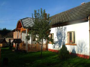 VasvárにあるCsutora Vendeghazの白家