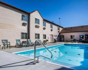 Πισίνα στο ή κοντά στο Quality Inn Sidney