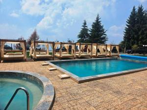 Swimmingpoolen hos eller tæt på Near Ski Center, Apartment VIS Mountain Views - Residence Hill Kopaonik