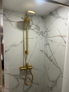 Phòng tắm tại Studio confortable, tout équipé, balcon ,hyper centre ville