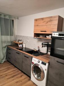 a kitchen with a washing machine and a washer at Schöne Ferienwohnung in Schwerte Central in Schwerte +10 photos