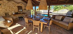 Et opholdsområde på Hvar Stone Villa with pool