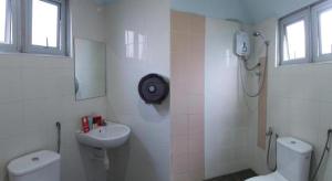 Ένα μπάνιο στο OYO 147 De Uptown Hotel Damansara Utama