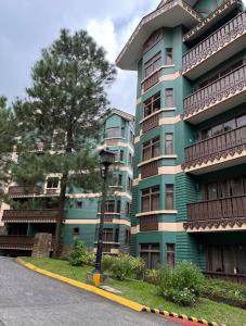 Το κτήριο όπου στεγάζεται  το διαμέρισμα