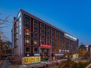 a building with a sign on the side of it at Lavande Hotel Ji'nan Railway Station Long Distance Bus Terminal in Jinan