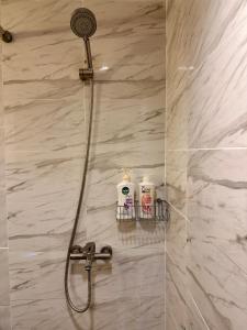 Et badeværelse på Spacious room in Sukhumvit Nana