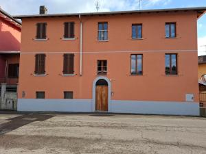 an orange building with a door at Mamma Mia Bed and Breakfast in Gaggino Faloppio