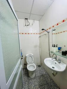 Phòng tắm tại Lien Huong Hostel