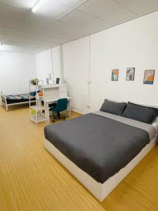 Ένα ή περισσότερα κρεβάτια σε δωμάτιο στο CozyHouse Korat