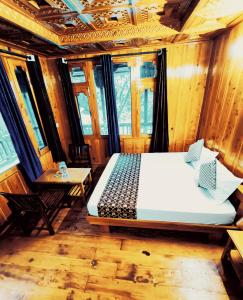 Ένα ή περισσότερα κρεβάτια σε δωμάτιο στο Krishan Home Stay