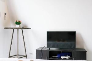 a living room with a flat screen tv on a cabinet at Filmegs Seaside in Alegria