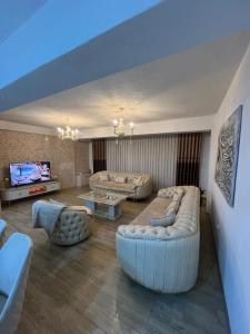 Posezení v ubytování Prilep luxury home in the city centre + 13 fotografií