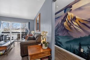a living room with a large painting on the wall at New Castles Kings N Queens 14mins to Glenwood Springs in New Castle