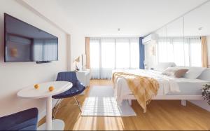 Ένα ή περισσότερα κρεβάτια σε δωμάτιο στο Panorama Sea View Beach Resort Hotel