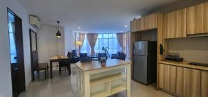 Η κουζίνα ή μικρή κουζίνα στο Samsuria Beach Suite Apartments