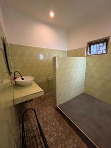 a bathroom with a sink and a shower at Azona Greens Uluwatu in Uluwatu +40 photos