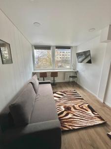 Et tv og/eller underholdning på Комфортная современная студия в центре