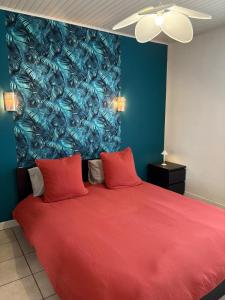 Ένα ή περισσότερα κρεβάτια σε δωμάτιο στο T2 fonctionnel 5 pers, jardin, parking, accès A12