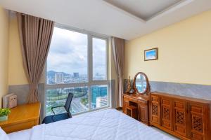 En eller flere senge i et værelse på Căn hộ Oasky + 40 billeder