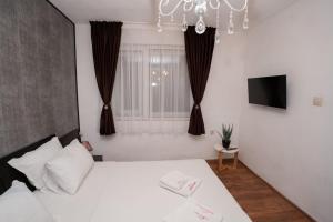 Ένα ή περισσότερα κρεβάτια σε δωμάτιο στο Къща за гости Шарон