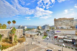 Nespecifikovaný výhled na destinaci Tiberias nebo výhled na město při pohledu z hotelu
