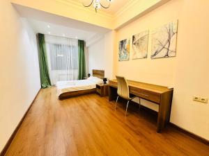 En eller flere senge i et værelse på Blue Ararat apartments