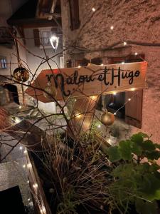 Chez Malou & Hugo vue lac proche Suisse & stations ! في سانت غينغولف: لافتة كُتب عليها "الحديقة حية" على أحد المباني