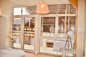 Φωτογραφία από το άλμπουμ του luxueuse villa -Parking- piscine -espace de jeux- avec 6 suites avec SDB σε Bourg-en-Bresse