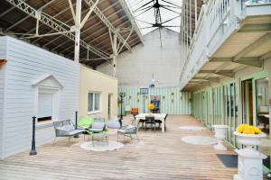 a large hallway with chairs and a table in a building at Maison bonheur -Parking- piscine -espace de jeux- avec 6 suites avec SDB in Bourg-en-Bresse