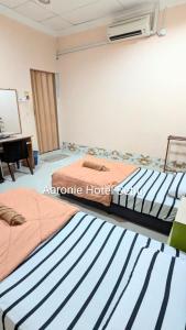 Ένα ή περισσότερα κρεβάτια σε δωμάτιο στο Aaronie Hotel Setiu
