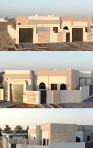 Dos fotografías de una casa antes y después de ser construida. en Nasma chalet, en Barka 5 fotos más